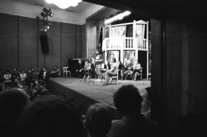 Místo představení beseda s diváky –  v Národním domě, kde tehdy činohra hrála (1)
